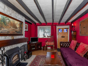 Pass the Keys Cosy Cottage with Fireplace